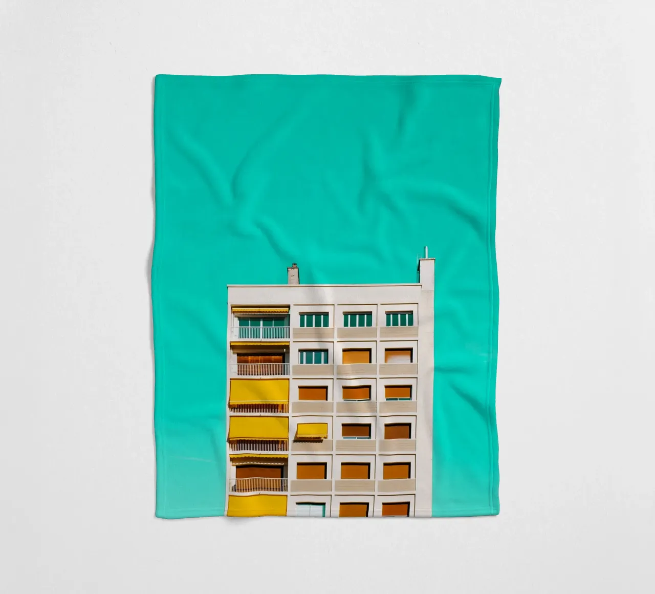 edificio cielo turchese coperta in pile da pastel color shape