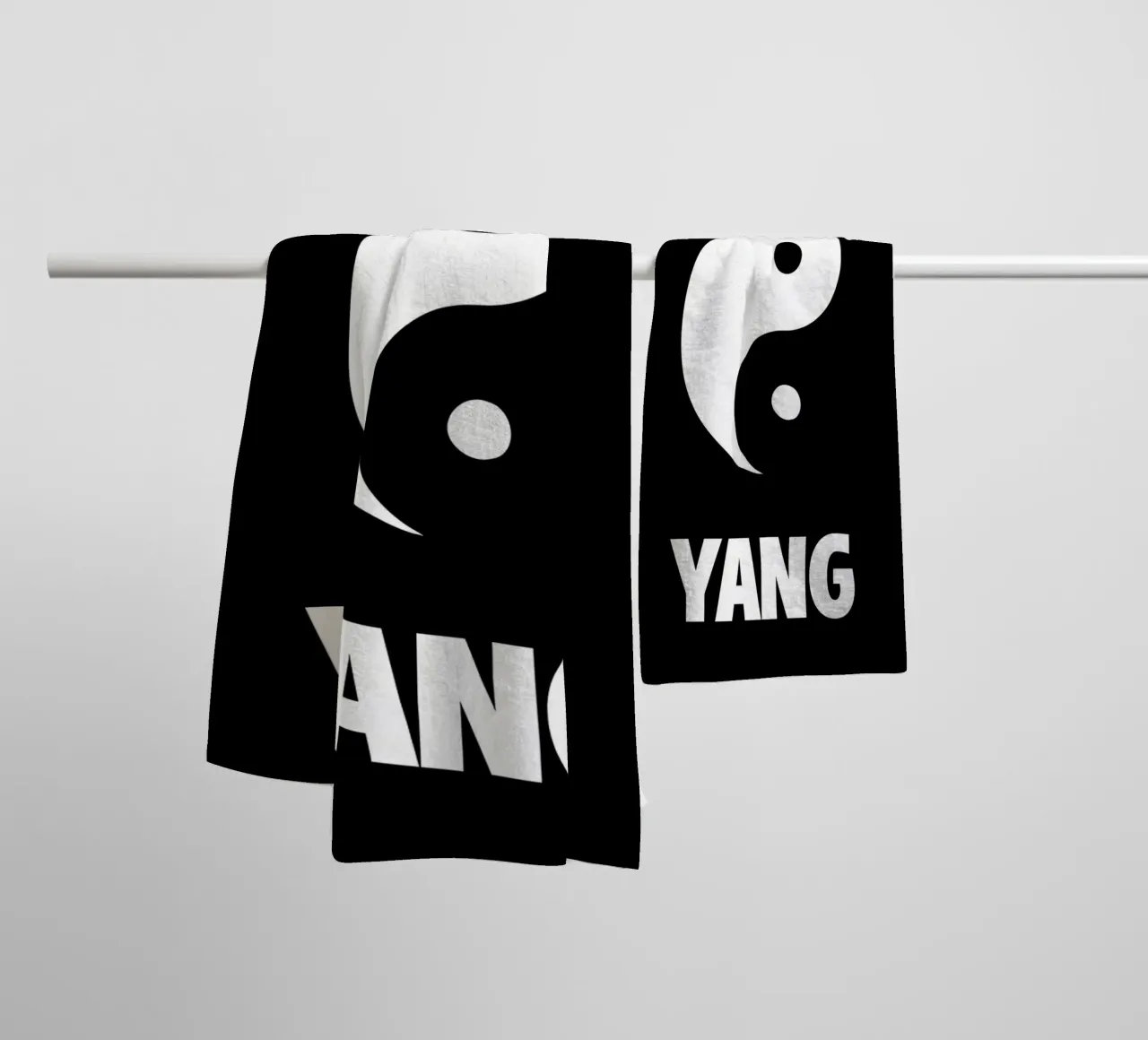 simbolo yin yang asciugamano da bagno da BacsicRonBaleShop