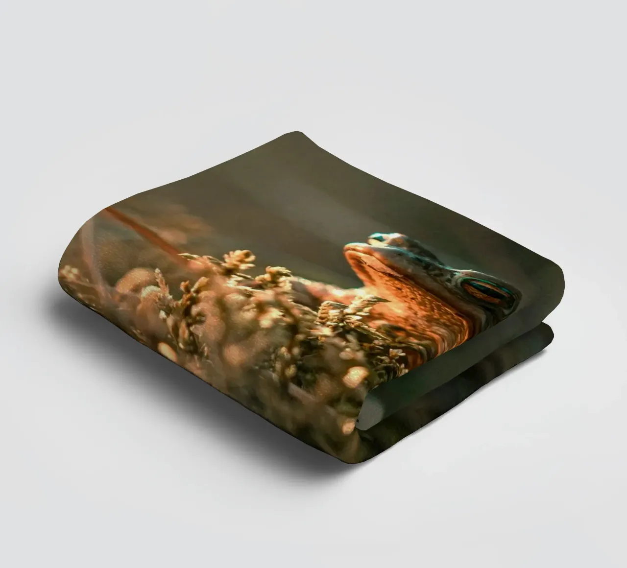 foliage frog towel by animal story home