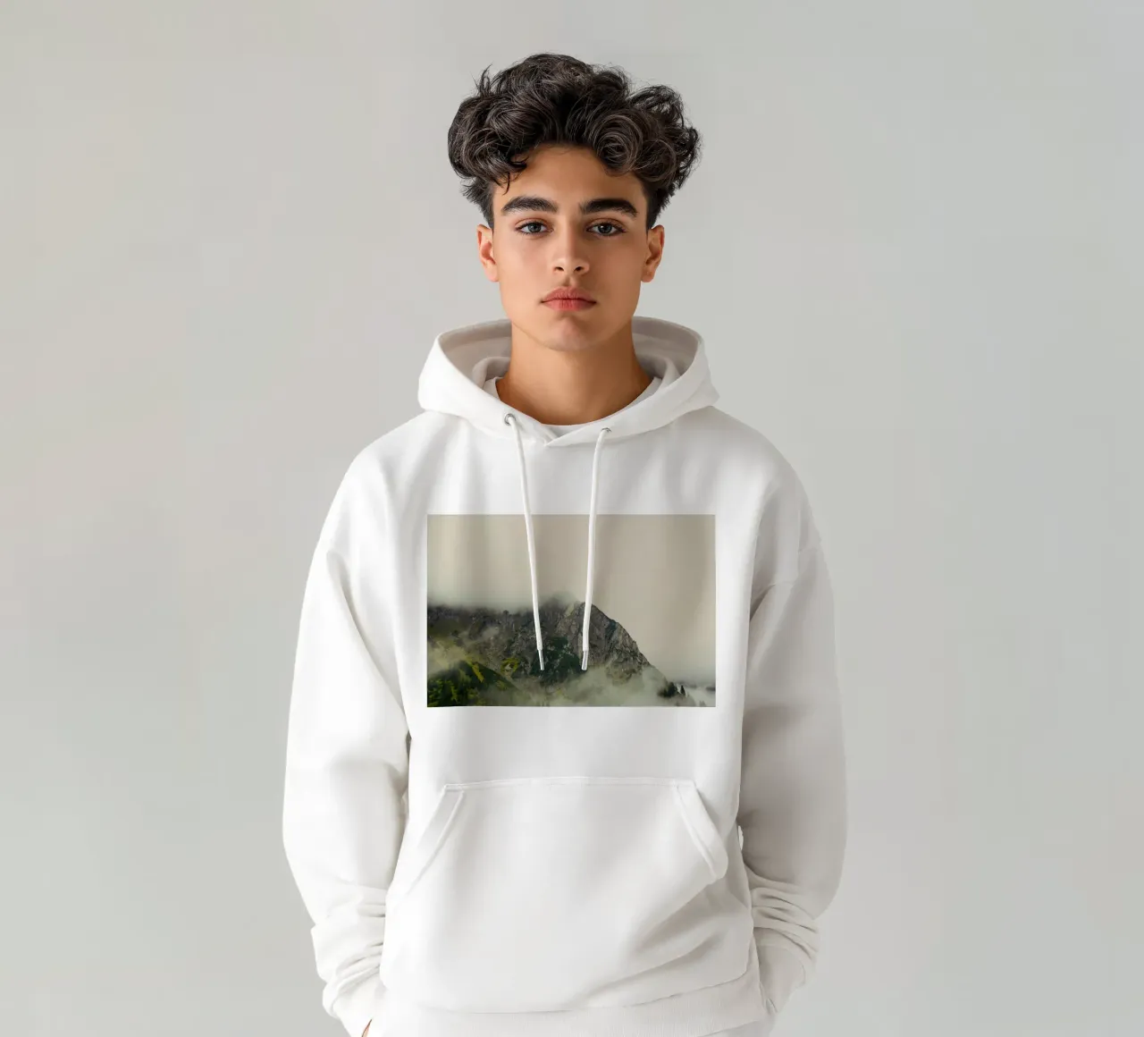 nebbia di montagna felpa con cappuccio da Earthly Visions