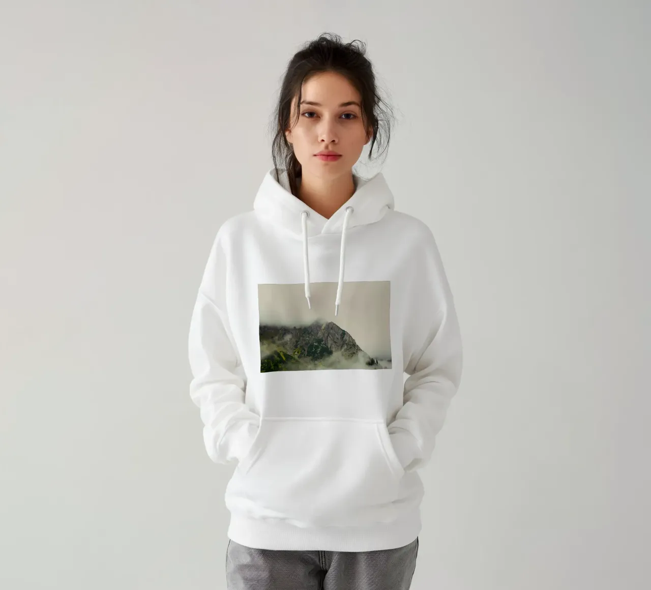 nebbia di montagna felpa con cappuccio da Earthly Visions