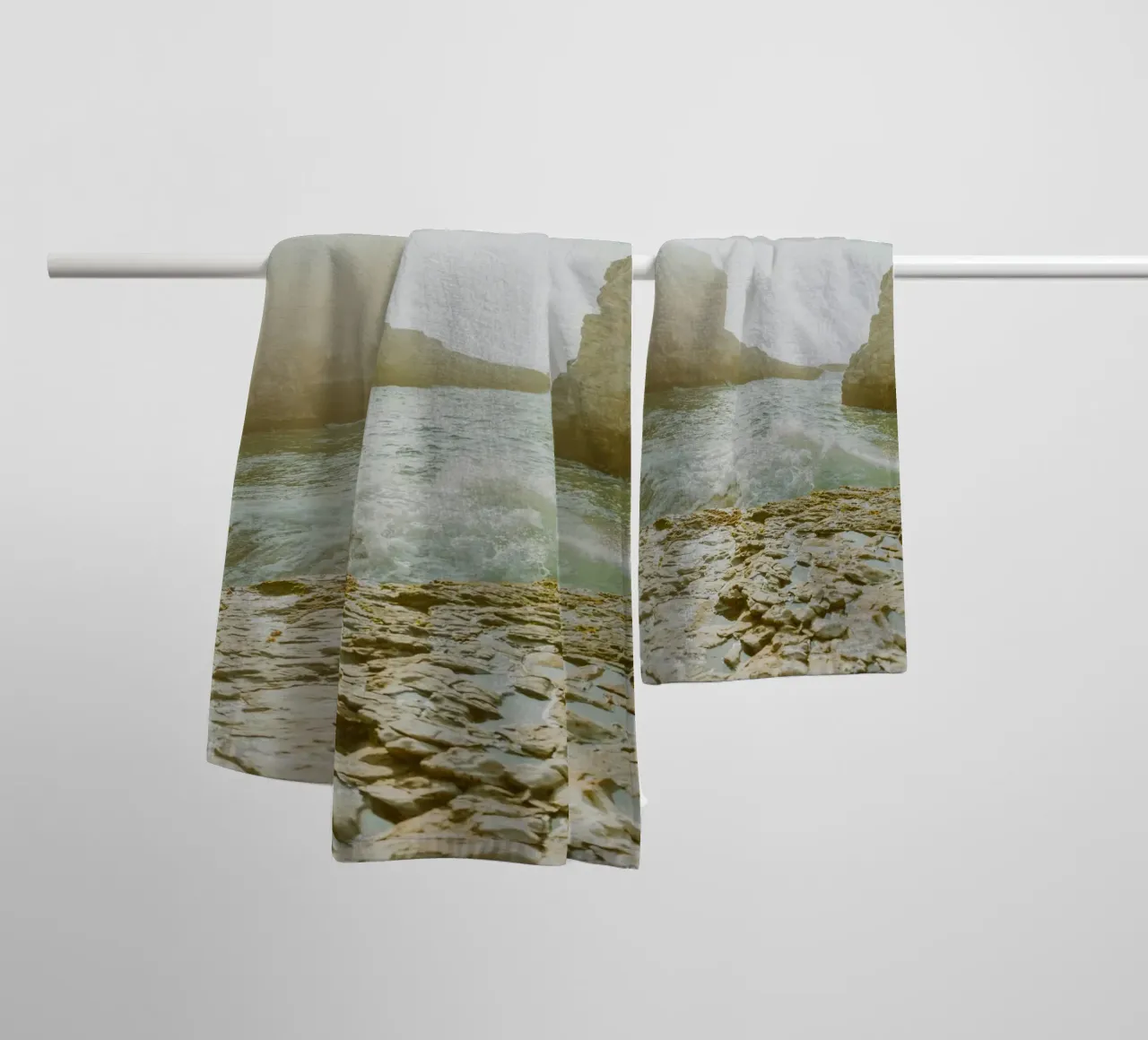 spiaggia oceano asciugamano da bagno da Earthly Visions