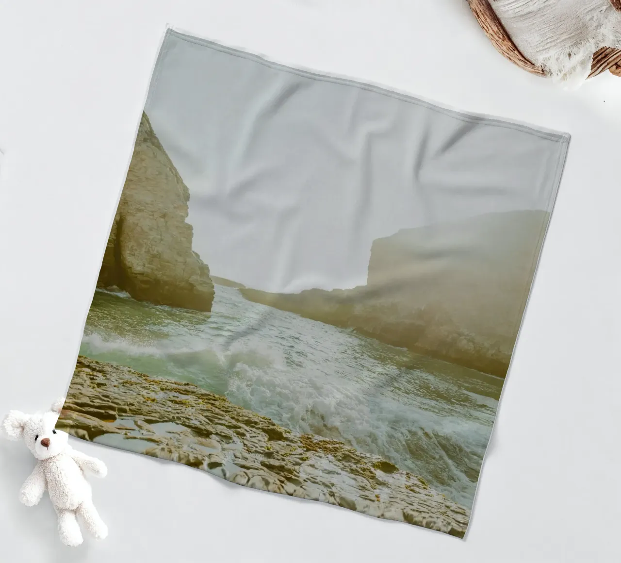 spiaggia oceano coperta in pile da Earthly Visions