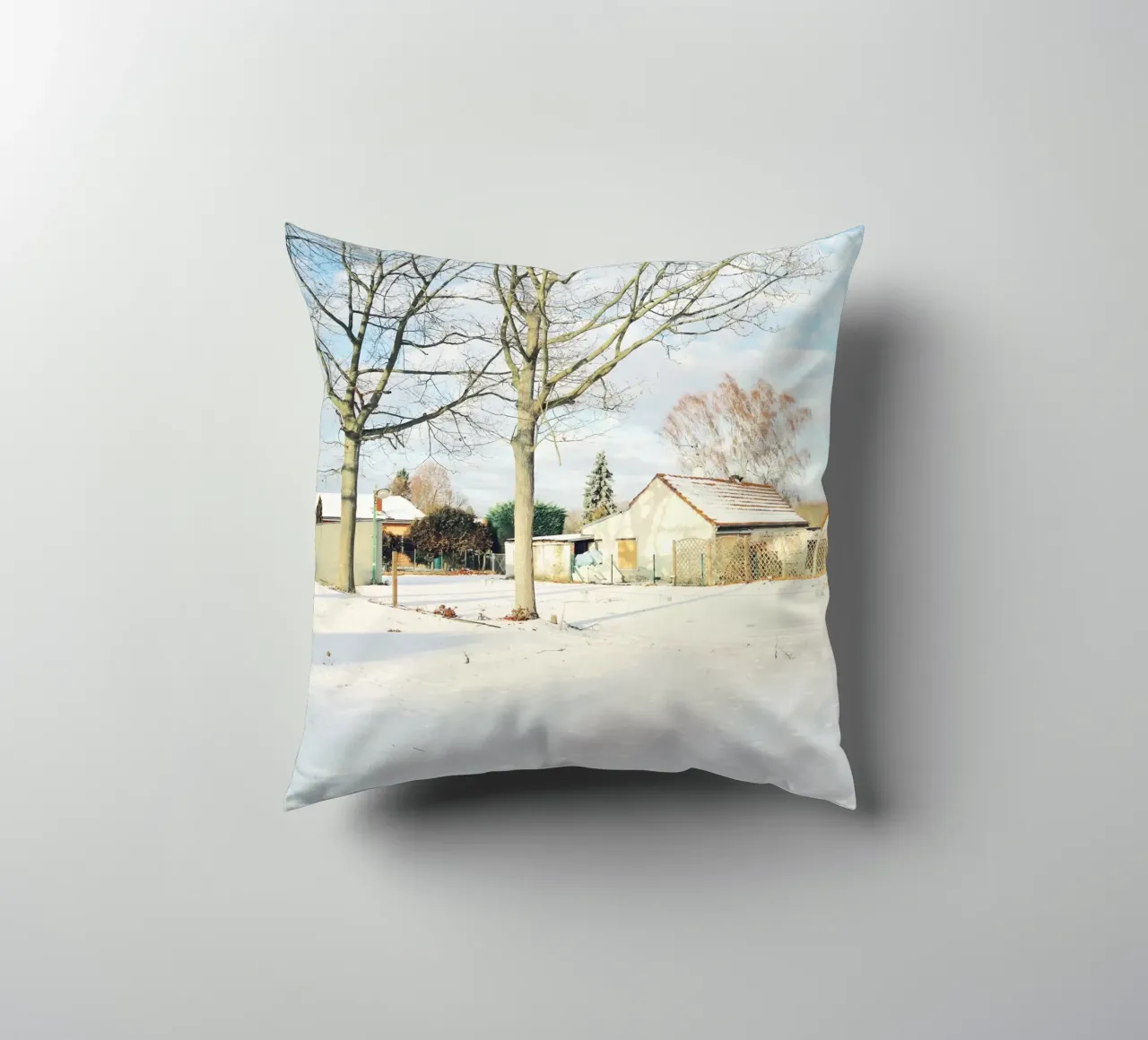 Giornata di sole dopo la neve cuscino da KISSA STUDIO