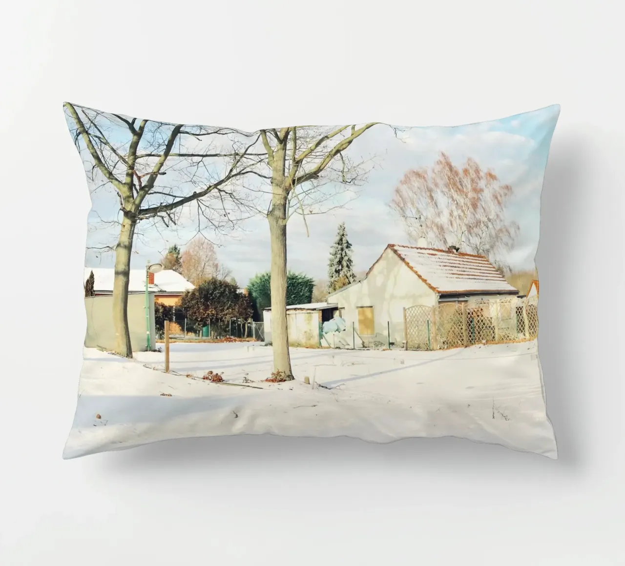 Giornata di sole dopo la neve cuscino da KISSA STUDIO
