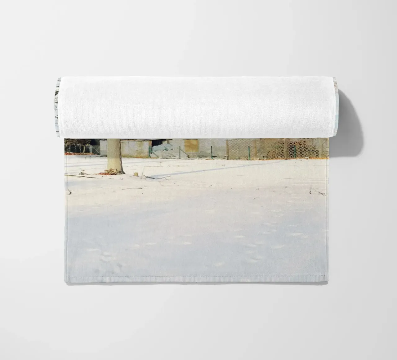 Giornata di sole dopo la neve telo mare da KISSA STUDIO