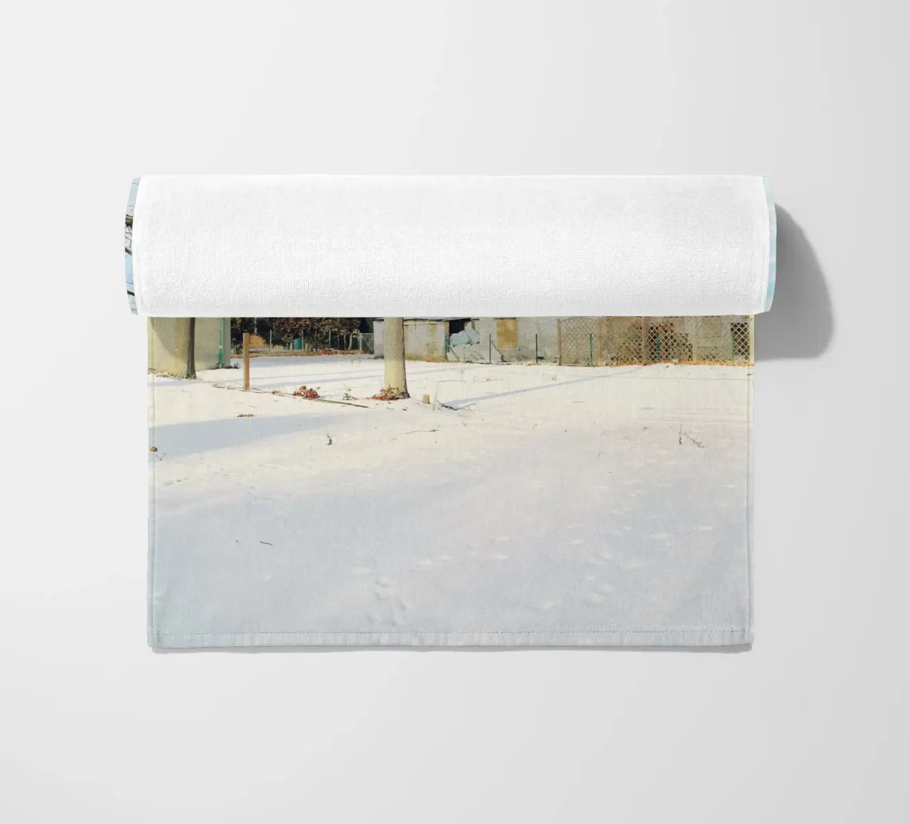 Giornata di sole dopo la neve telo mare da KISSA STUDIO