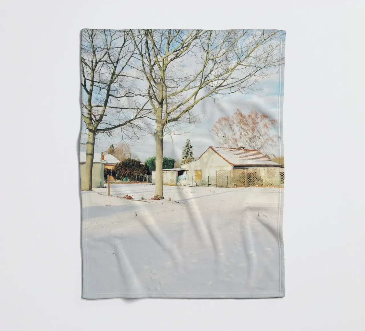 Giornata di sole dopo la neve coperta in pile da KISSA STUDIO