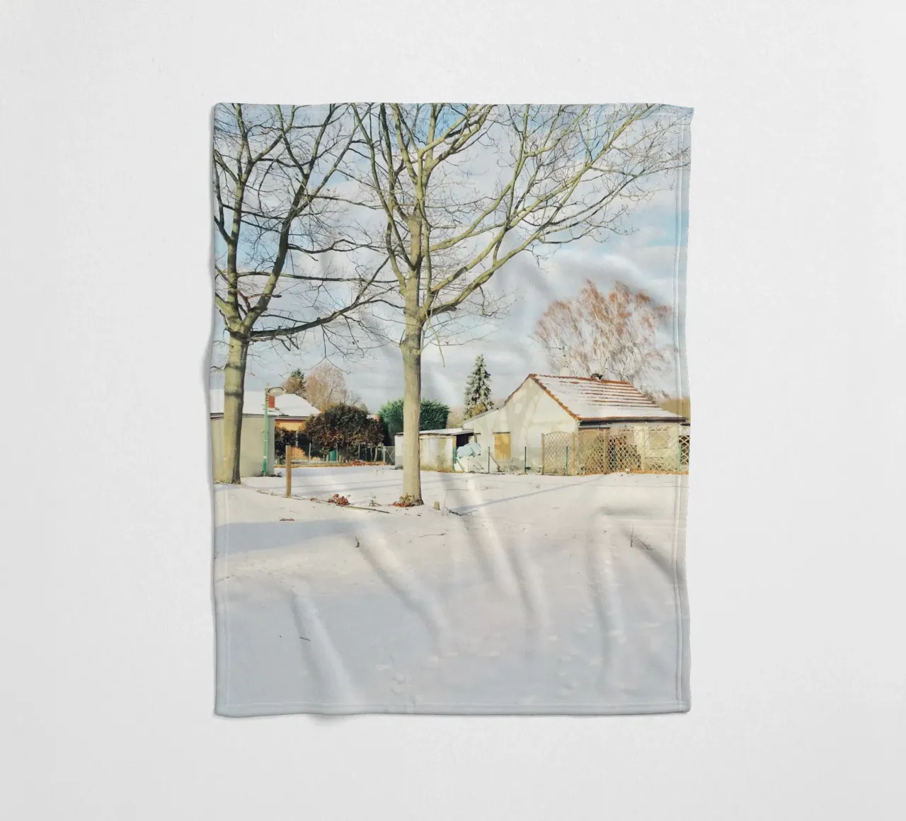 Giornata di sole dopo la neve coperta in pile da KISSA STUDIO