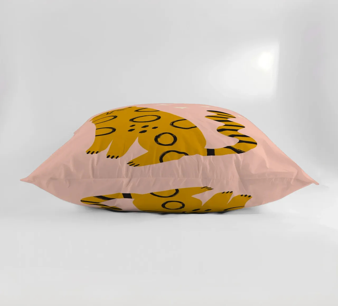 Tiny And Wild No 10 cuscino da treechild