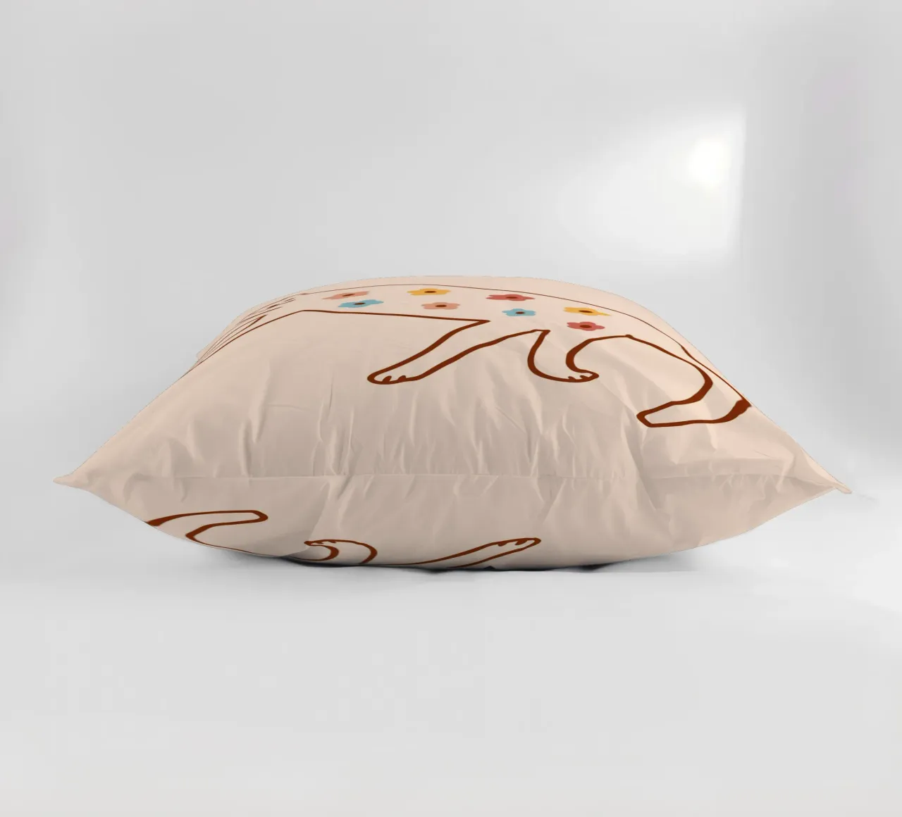 Tiny And Wild No 11 cuscino da treechild