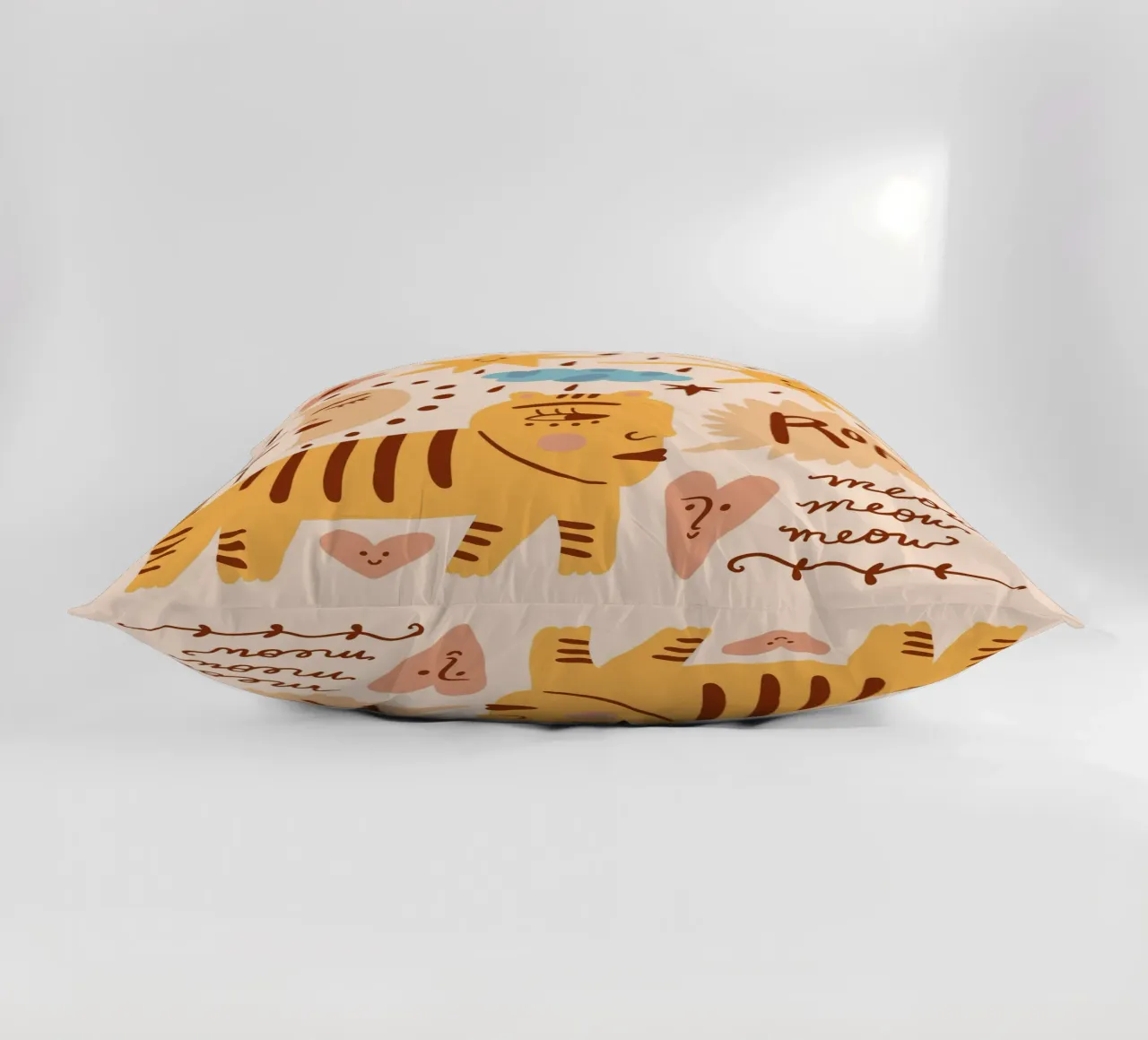 Tiny And Wild No 12 cuscino da treechild