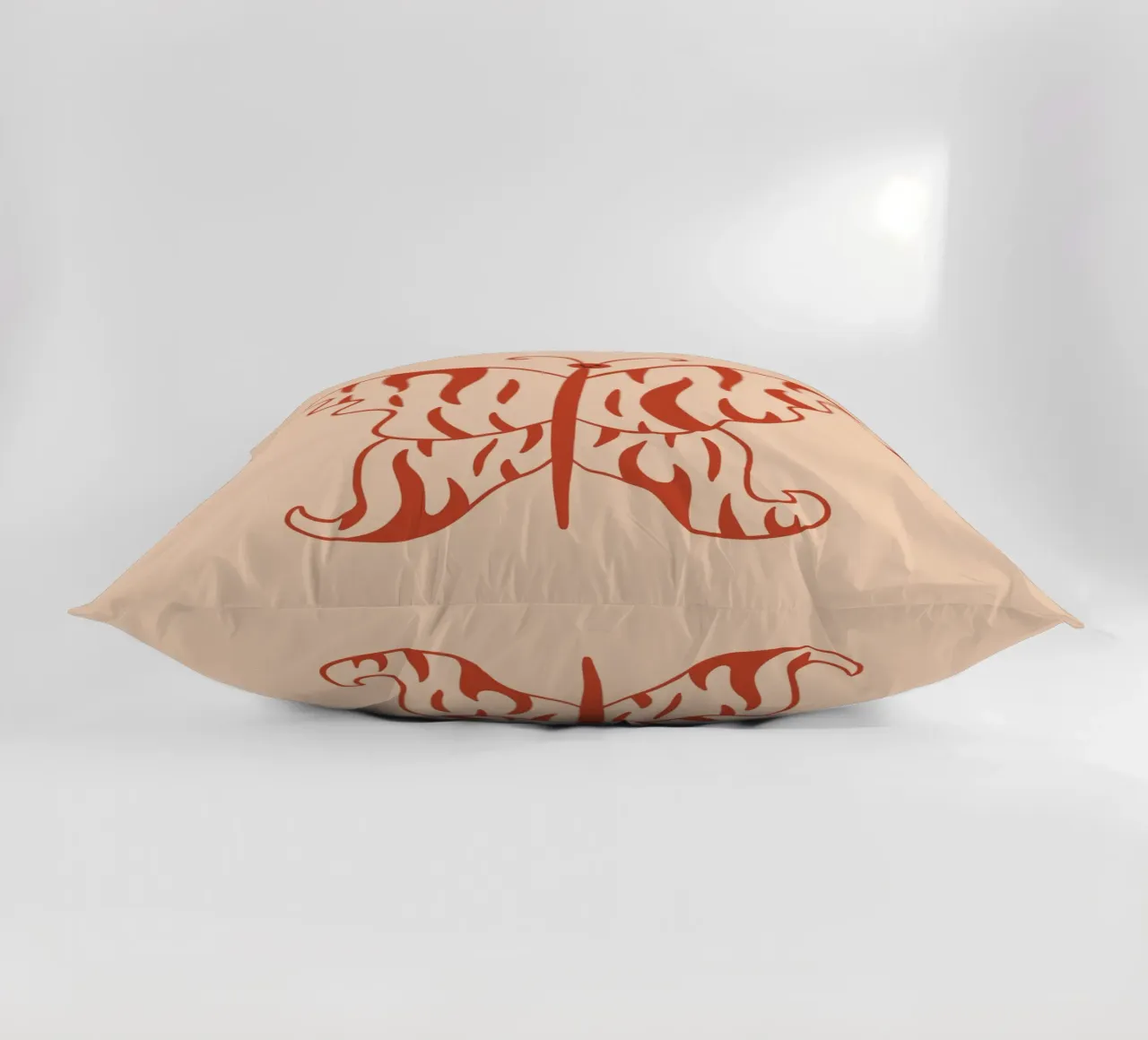 Tiny And Wild No 18 cuscino da treechild