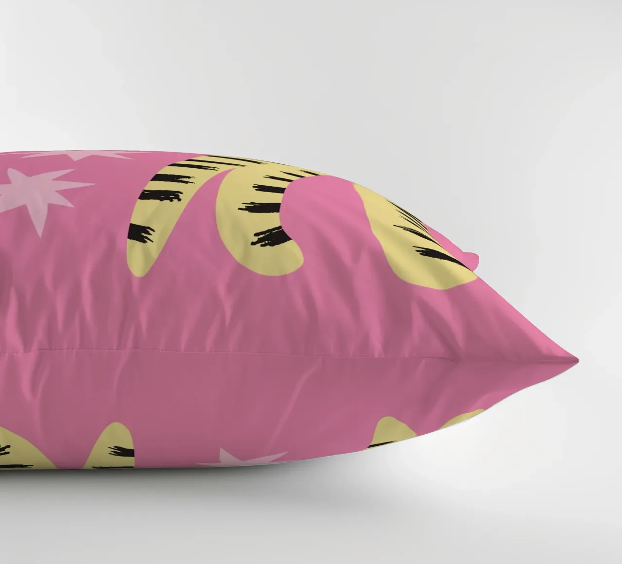 Tiny And Wild No 22 cuscino da treechild