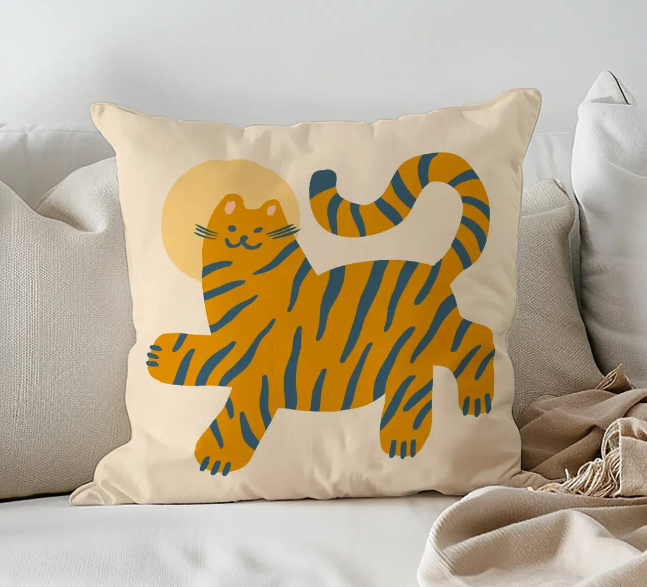 Tiny And Wild No 25 cuscino da treechild