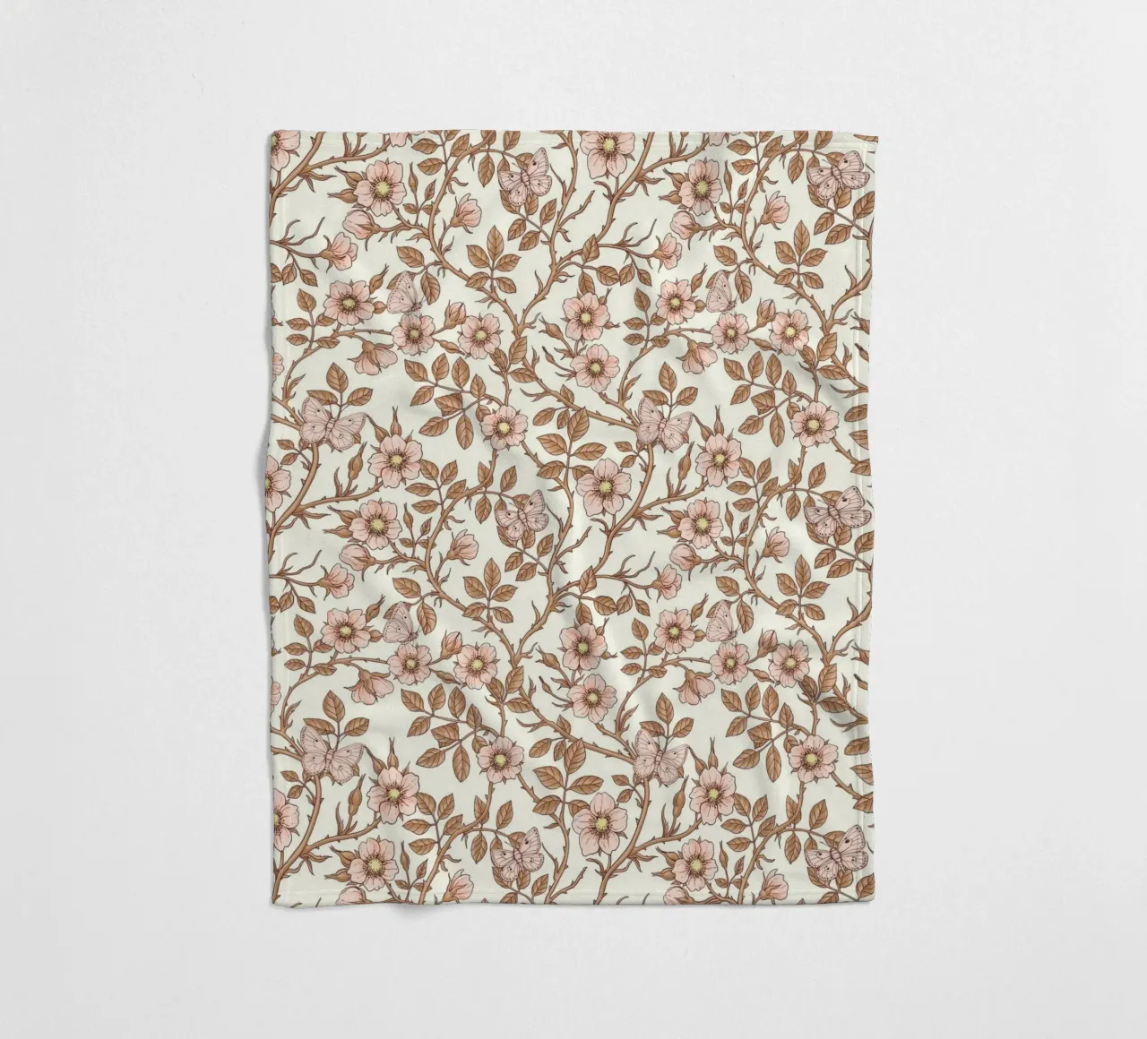 Rose selvatiche e farfalle / rosa/marrone/bianco sporco coperta in pile da Painted Nature