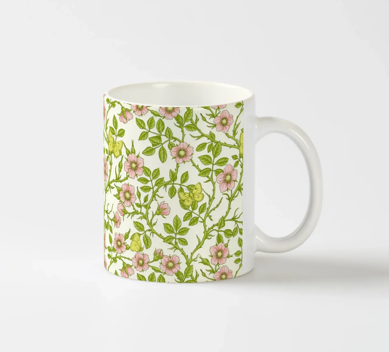 Roses sauvages et papillons /rose/vert pâle/jaune/blanc cassé mug en céramique de Painted Nature