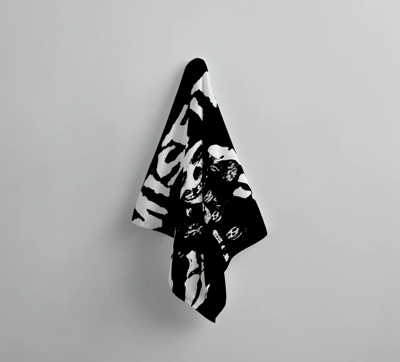 Misfits 4 Art towel by music soul
