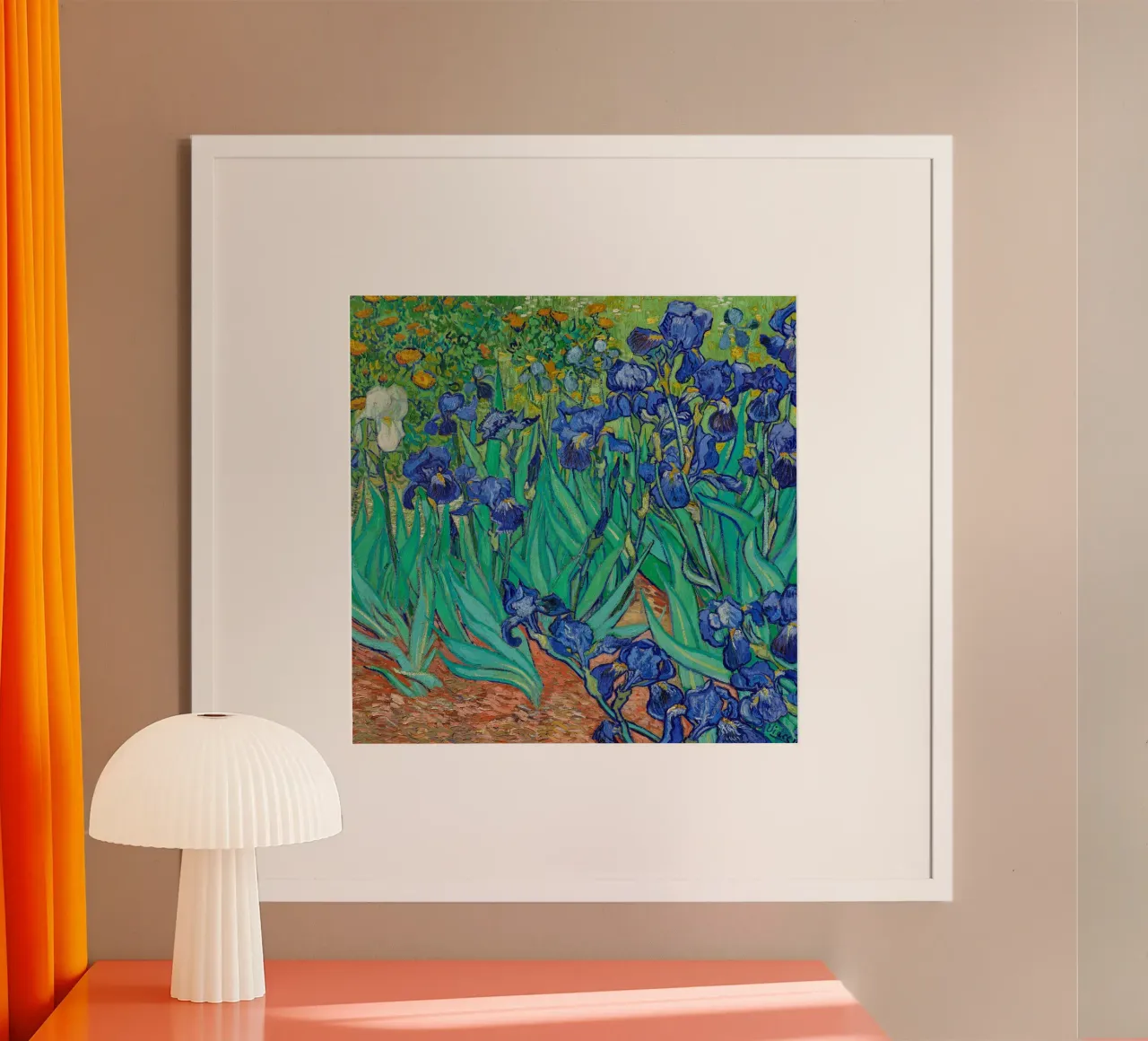 Vincent Van Gogh's Irises poster con telaio in legno da Vivi Nicolin
