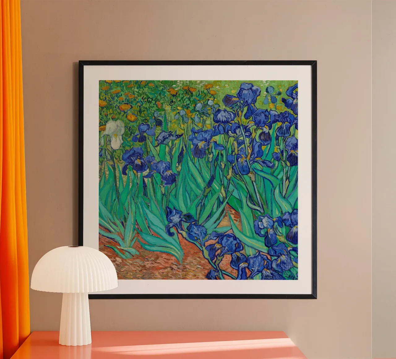 Vincent Van Gogh's Irises poster con telaio in legno da Vivi Nicolin