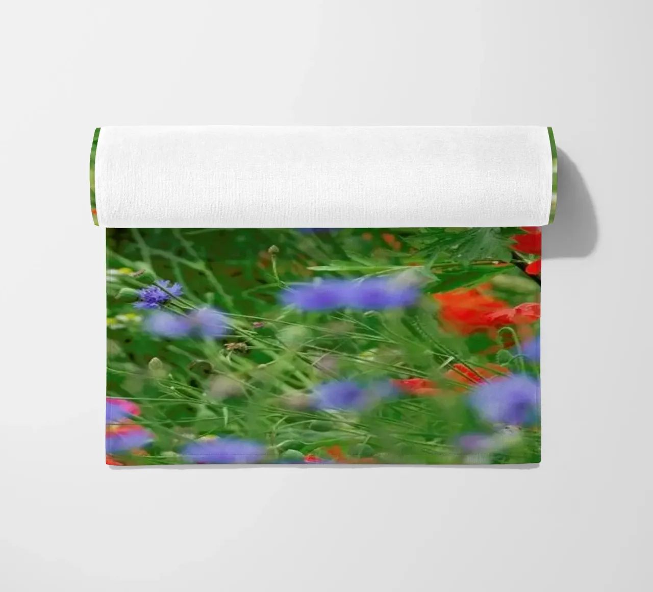 Wild Flowerfield telo mare da Curious Collections by Marielle Leenders