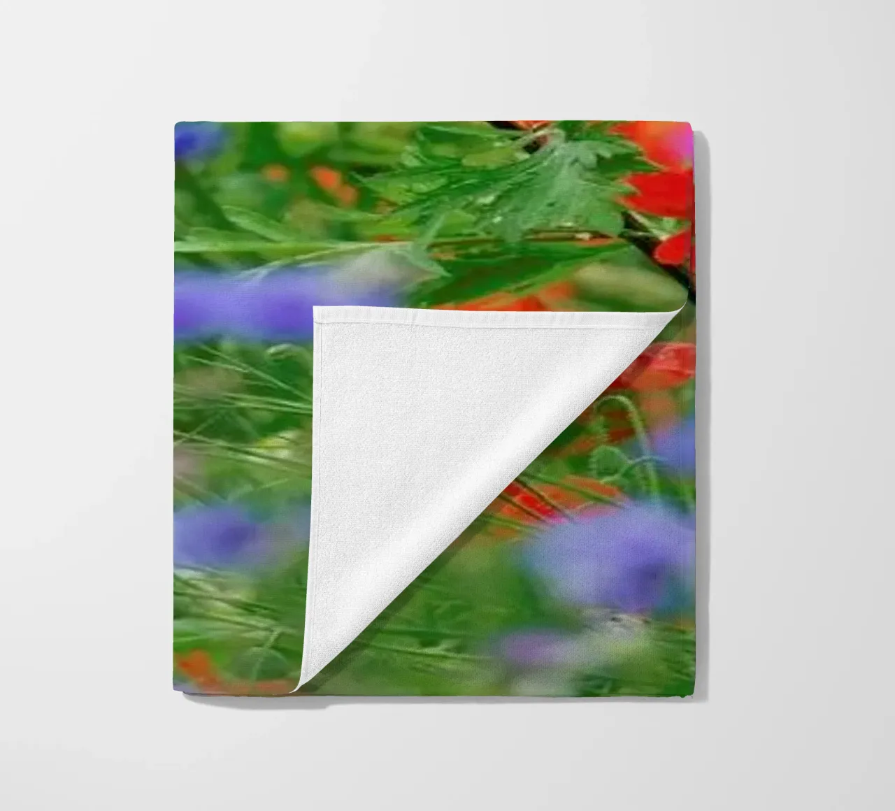 Wild Flowerfield telo mare da Curious Collections by Marielle Leenders