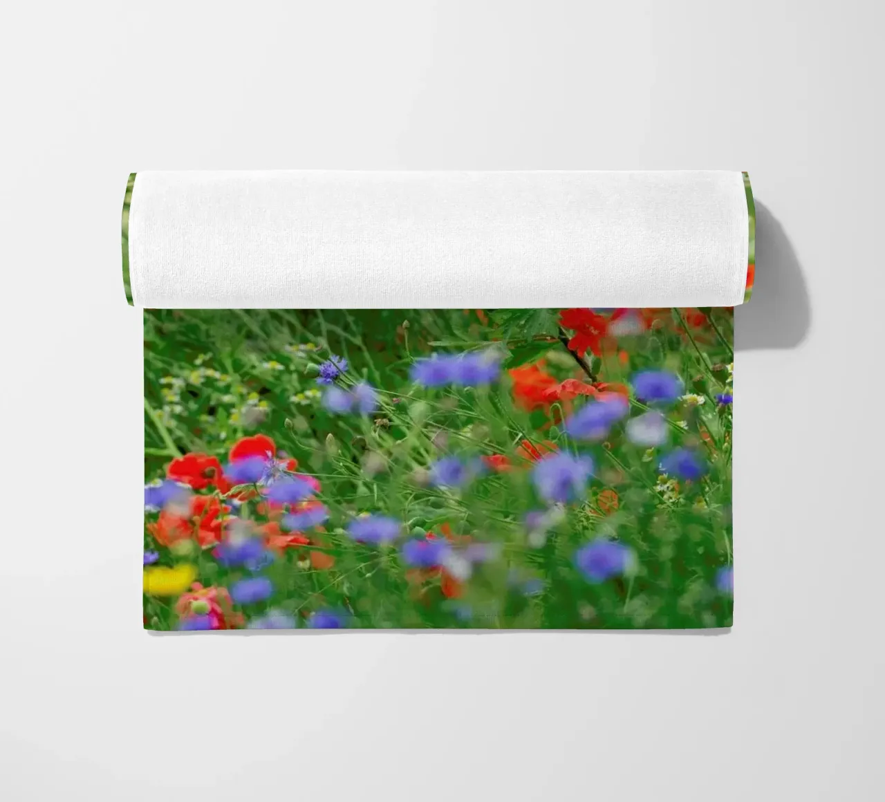 Wild Flowerfield telo mare da Curious Collections by Marielle Leenders
