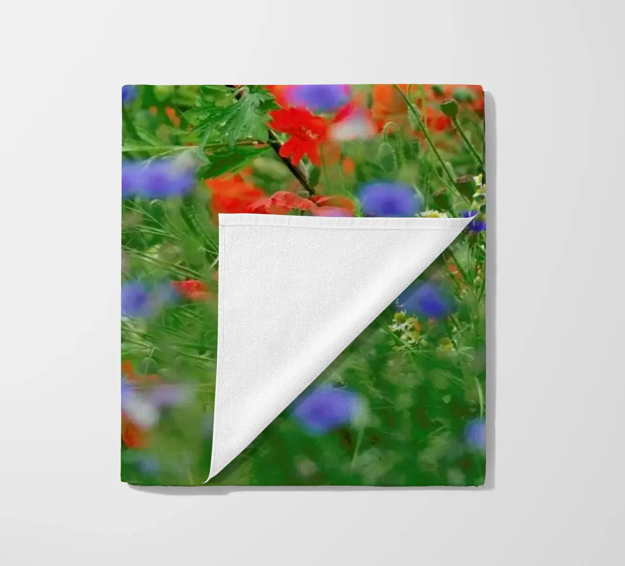 Wild Flowerfield telo mare da Curious Collections by Marielle Leenders