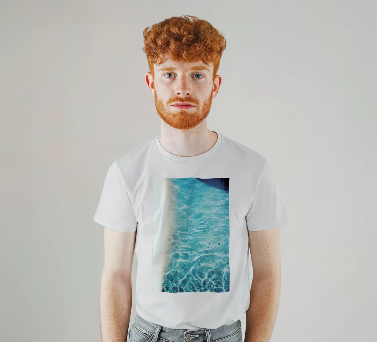 Analog Series Pool In Summer t-shirt da Sebastian Hilgetag