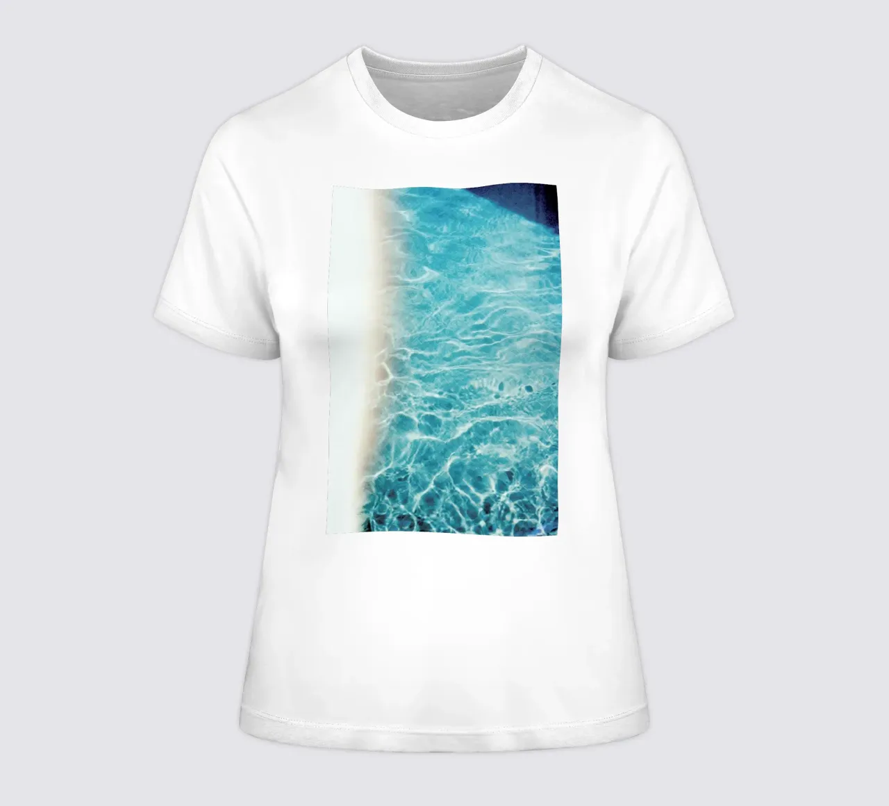 Analog Series Pool In Summer t-shirt da donna da Sebastian Hilgetag