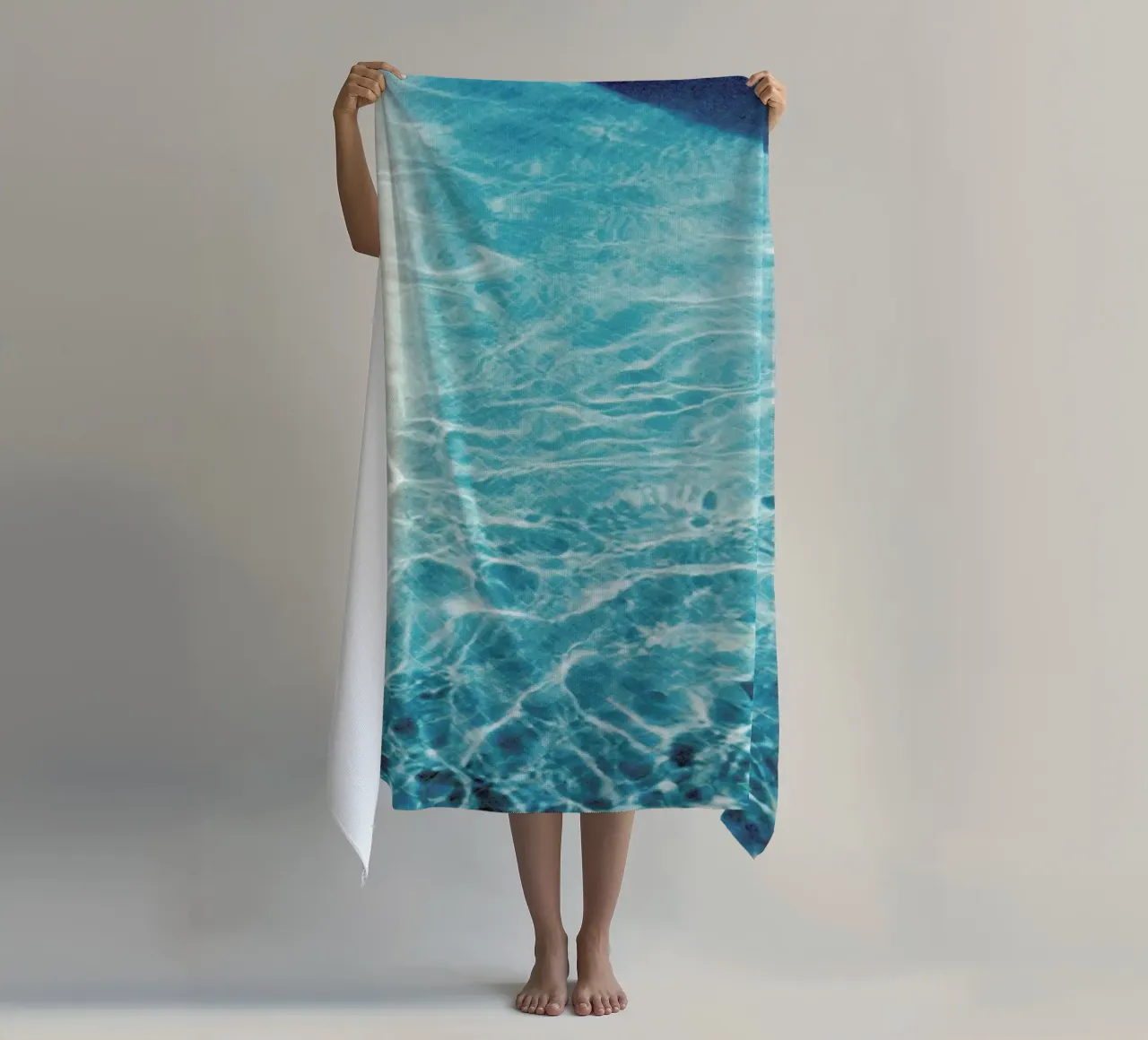 Analog Series Pool In Summer Strandtuch von Sebastian Hilgetag