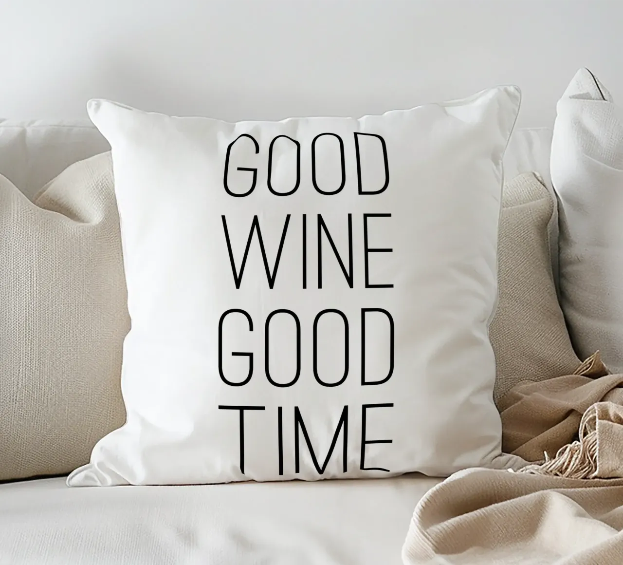 Good Wine Good Time minimalistisch cuscino da Typo Designs