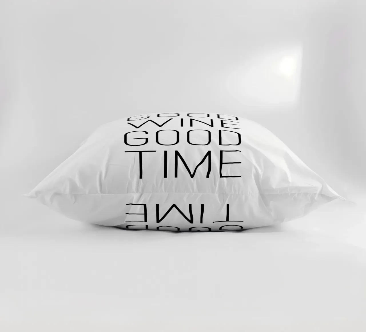 Good Wine Good Time minimalistisch cuscino da Typo Designs