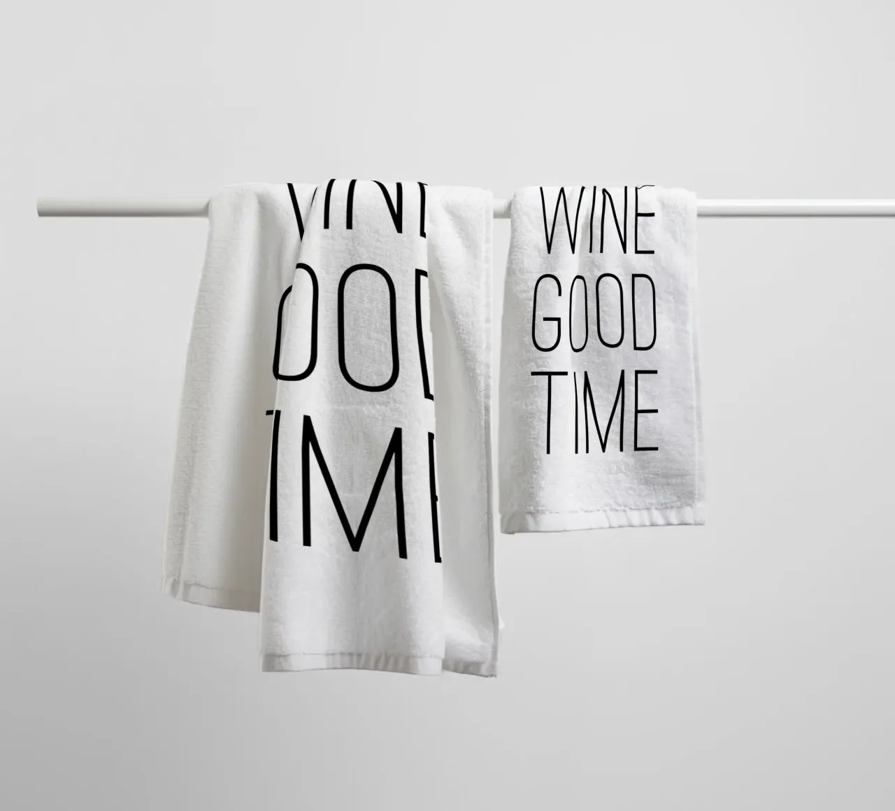 Good Wine Good Time minimalistisch asciugamano da bagno da Typo Designs