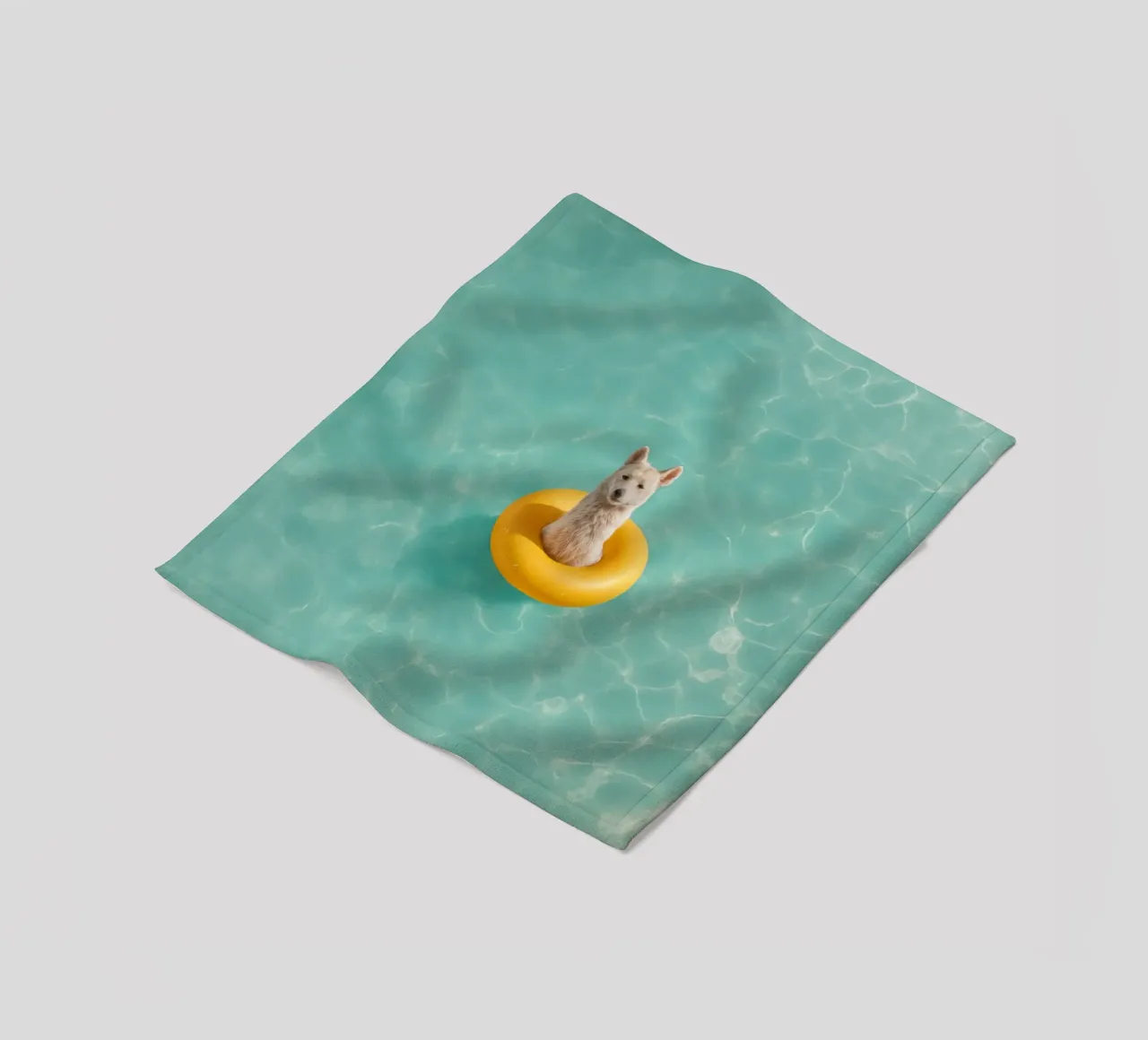 Llama in Pool coperta in pile da Attaboy Dsgn