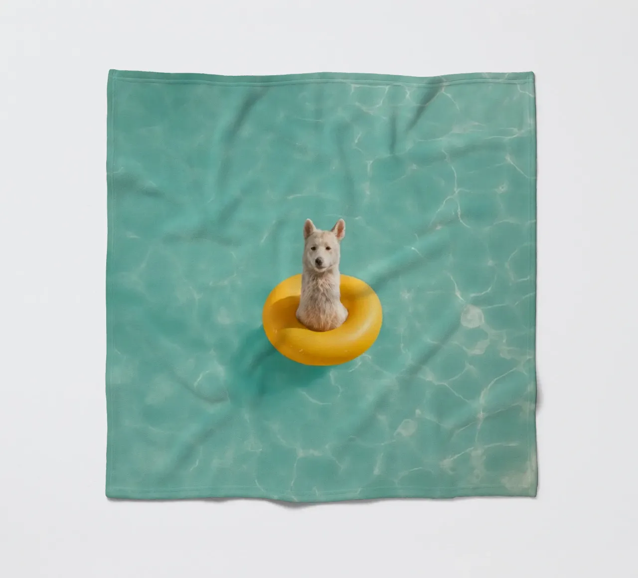Llama in Pool coperta in pile da Attaboy Dsgn