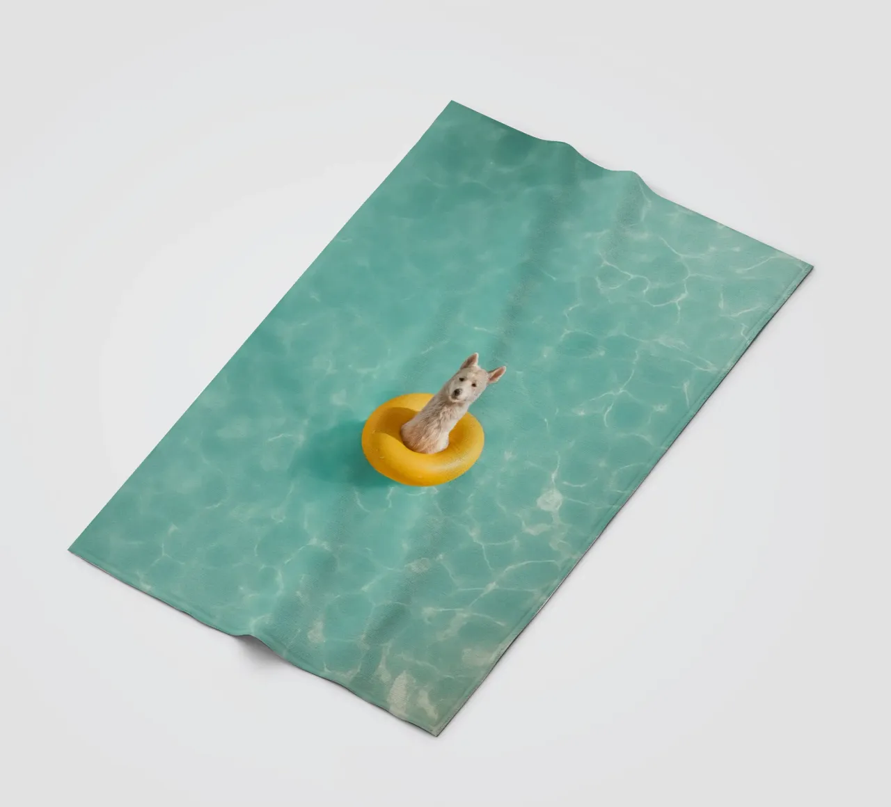 Llama in Pool coperta in pile da Attaboy Dsgn