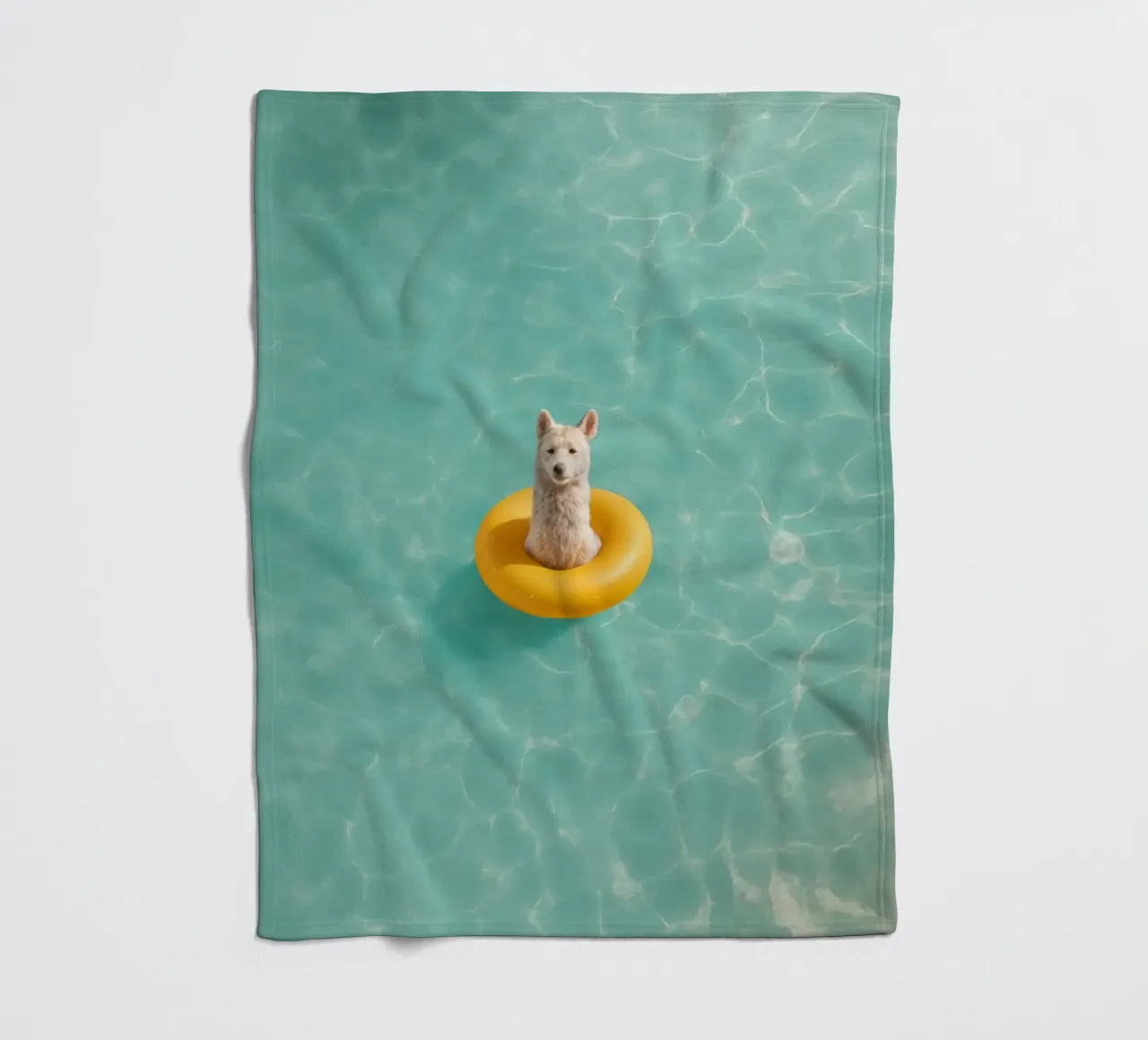 Llama in Pool coperta in pile da Attaboy Dsgn