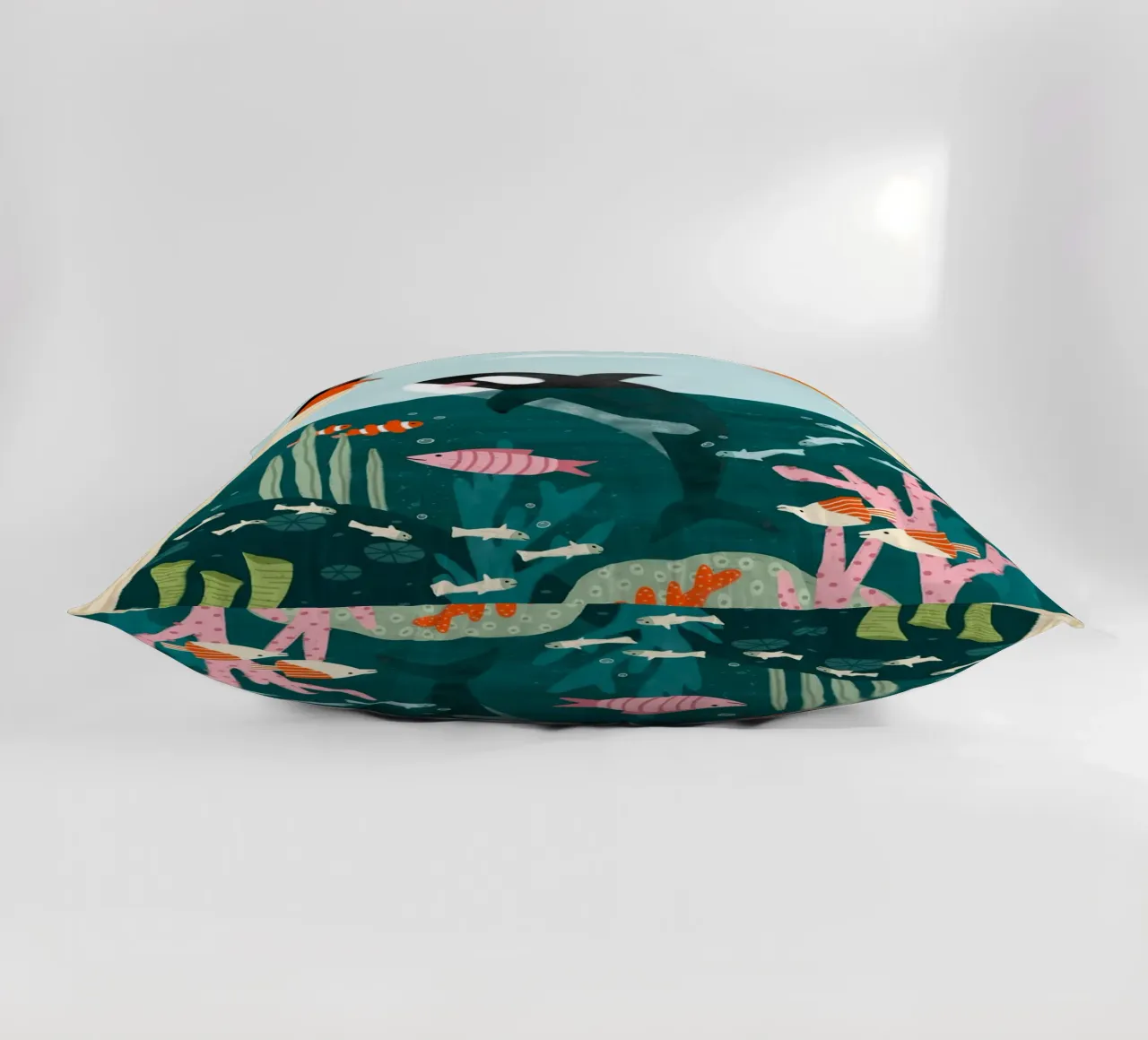 Ragazza e orca cuscino da Connie shop