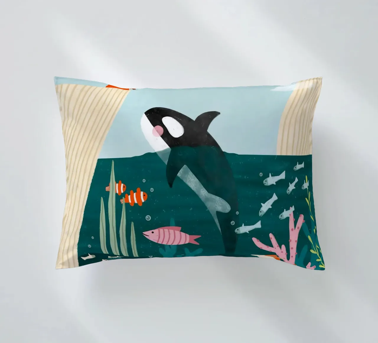Ragazza e orca cuscino da Connie shop