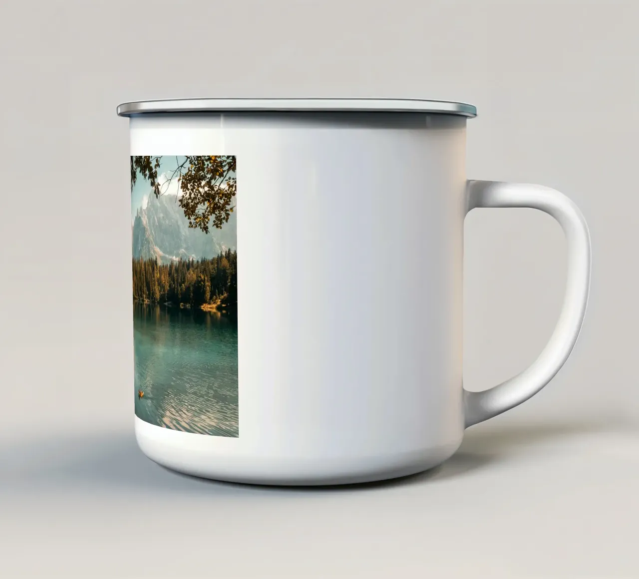 Un lago nella foresta tazza in smalto da Peace