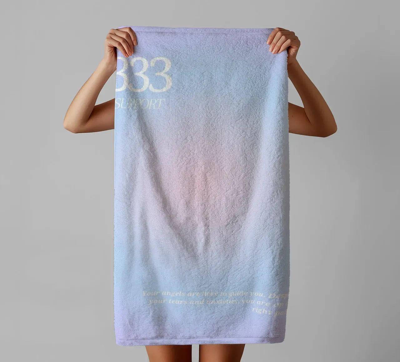 Numero dell'angelo 333 Aura Gradient Print - Supporto e percorso asciugamano da bagno da homdeco