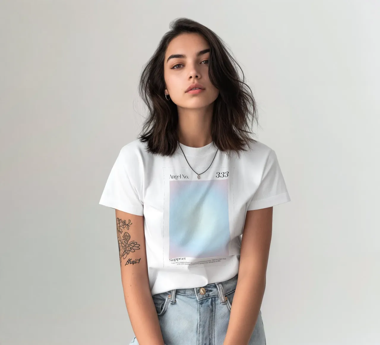 Numero dell'angelo 333 Aura Gradient Print - Supporto spirituale t-shirt da homdeco
