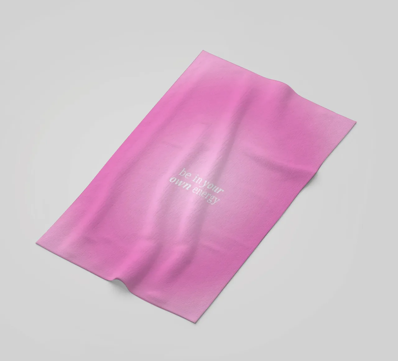 Be In Your Own Energy - Roze Aura Kleurverloop Print strandhanddoek van homdeco