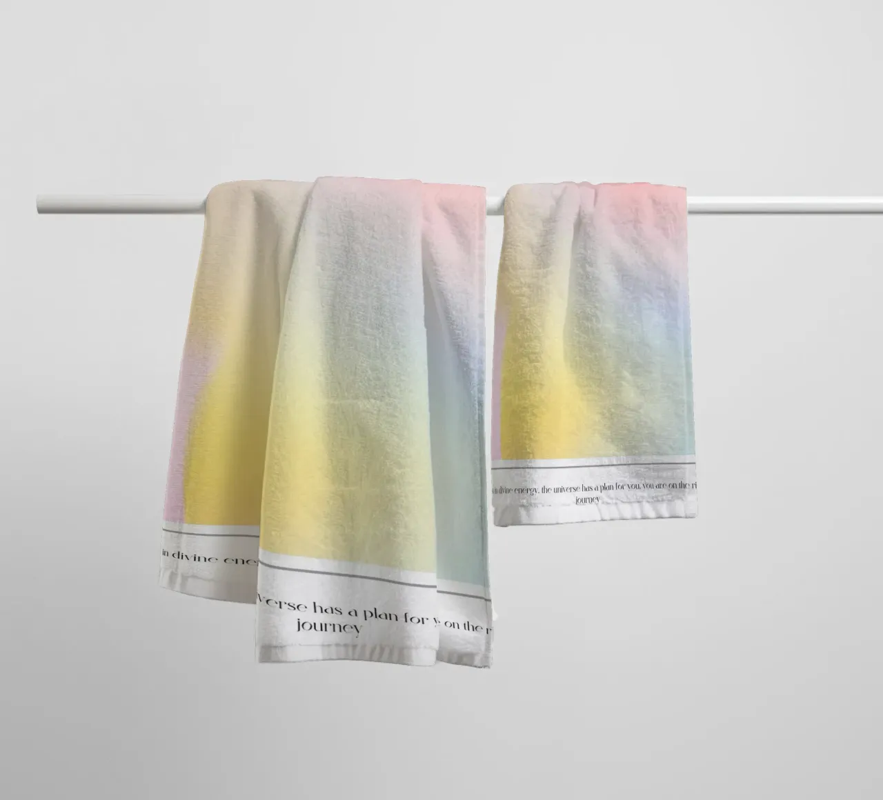 Goddelijke Energie 2023 - Positieve Aura Kleurverloop Print badhanddoek van homdeco