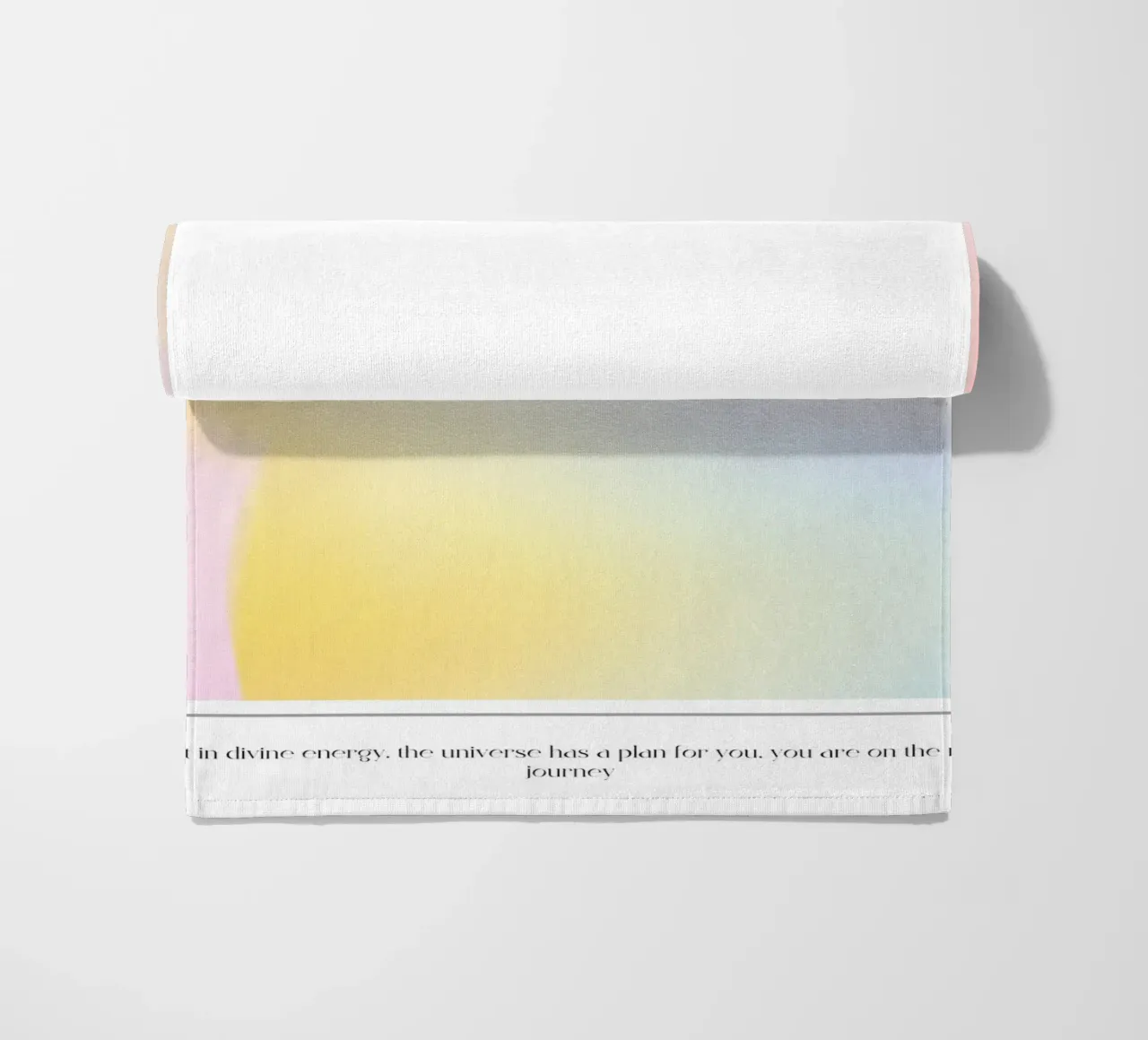 Goddelijke Energie 2023 - Positieve Aura Kleurverloop Print strandhanddoek van homdeco