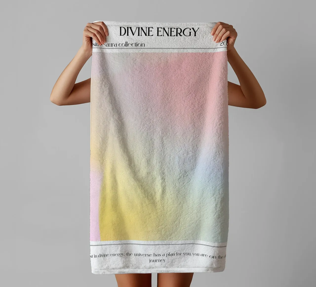 Goddelijke Energie 2023 - Positieve Aura Kleurverloop Print badhanddoek van homdeco