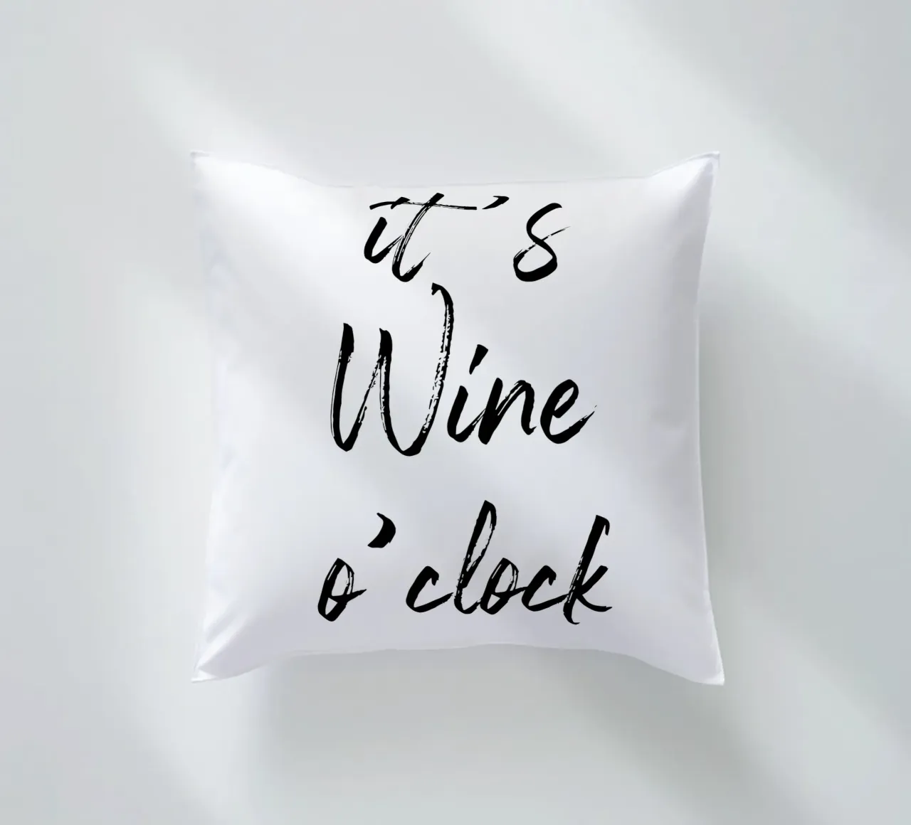 It's Wine o'clock cuscino da Typo Designs