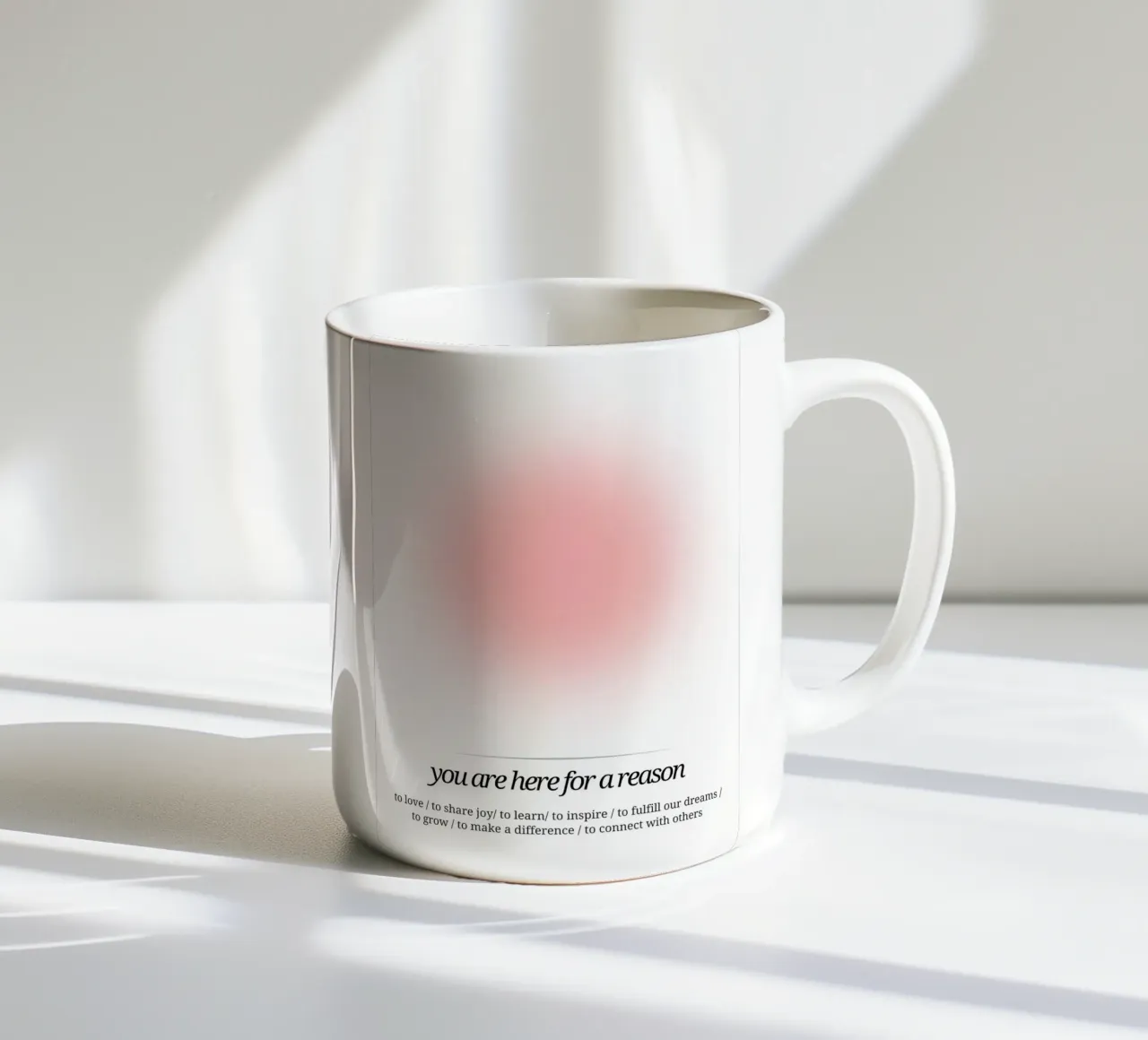 Sei qui per una ragione - Stampa Aura rosa tazza in ceramica da homdeco