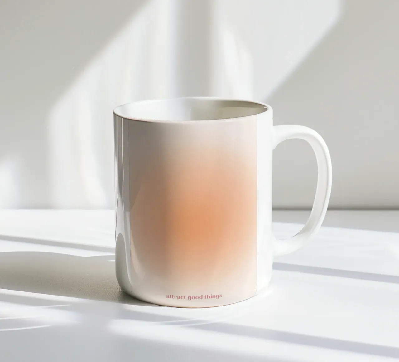 Attract Good Things Pfirsich Aura Gradient Print Keramik Tasse von homdeco